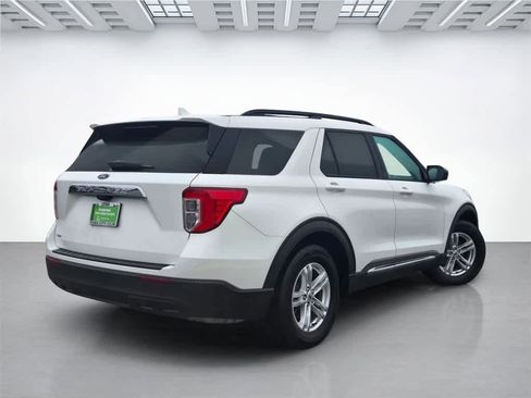 Used 2023 Ford Explorer XLT image 6