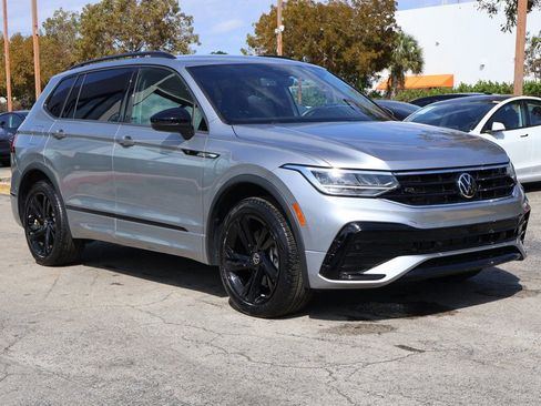 Used 2023 Volkswagen Tiguan SE R-Line image 2