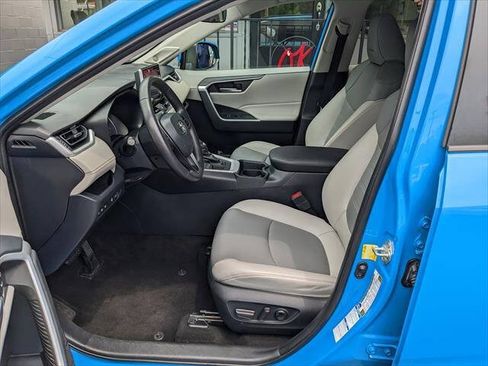 Used 2019 Toyota RAV4 XLE Premium w/ Cold Weather Package AWD/4WD image 8