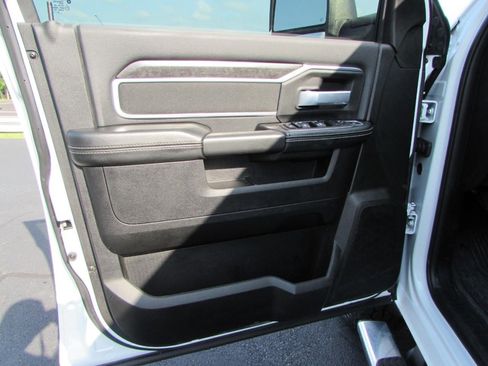 Used 2024 RAM 3500 Big Horn AWD/4WD image 12