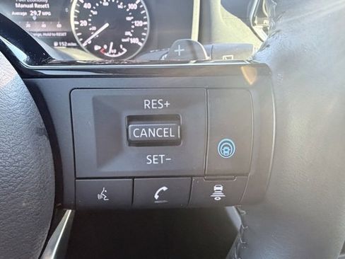 Used 2021 Nissan Rogue SV w/ Premium Package image 11