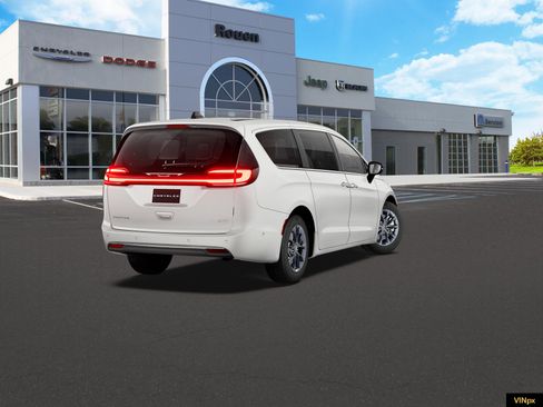 New 2027 Chrysler Pacifica Select AWD/4WD image 7