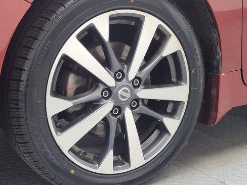 Used 2017 Nissan Altima 2.5 SR w/ Interior Lighting Package FWD image 31