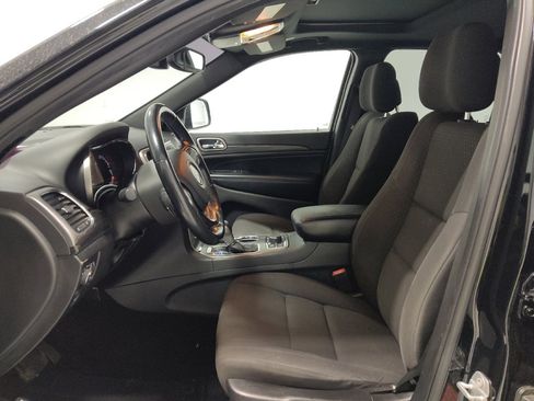 Used 2019 Jeep Grand Cherokee Laredo AWD/4WD image 17