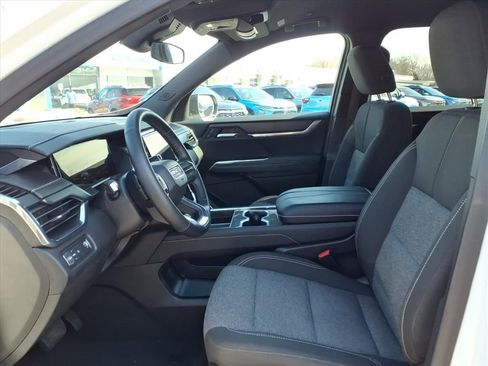 Used 2025 GMC Acadia Elevation image 11