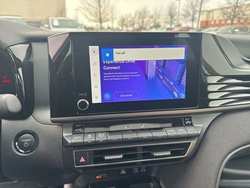 Used 2025 Toyota Camry LE image 11