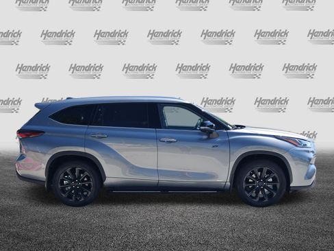 Used 2026 Toyota Highlander Limited AWD/4WD image 10