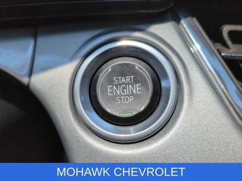 Used 2025 Chevrolet Trax LT w/ LT Convenience Package FWD image 17