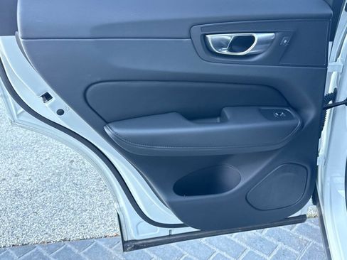 Used 2025 Volvo XC60 B5 Plus image 11