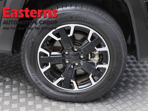 Used 2023 Jeep Renegade Latitude AWD/4WD image 32