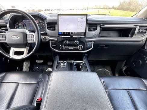 Used 2024 Ford Expedition XLT RWD image 7