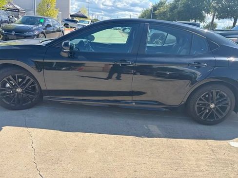 Used 2025 Toyota Camry SE w/ Convenience Package FWD image 5