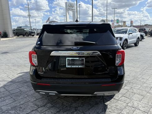 Used 2023 Ford Explorer XLT w/ Equipment Group 202A image 6