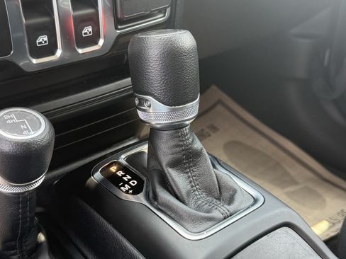 Used 2022 Jeep Wrangler Sport AWD/4WD image 27