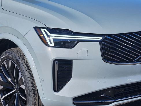 New 2026 Volvo XC90 T8 Plus w/ Protection Package Premier AWD/4WD image 28