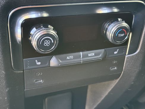 Used 2025 GMC Yukon XL Denali AWD/4WD image 15