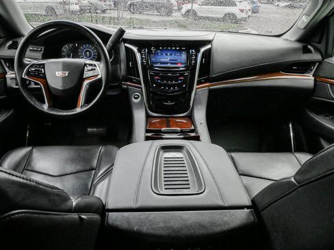 Used 2018 Cadillac Escalade ESV Luxury RWD image 30