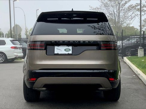New 2025 Land Rover Discovery Dynamic SE image 4