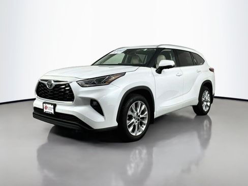 Used 2023 Toyota Highlander Limited AWD/4WD image 3