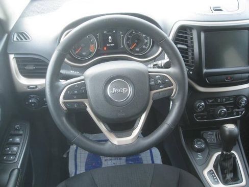 Used 2015 Jeep Cherokee Latitude w/ Cold Weather Group AWD/4WD image 15