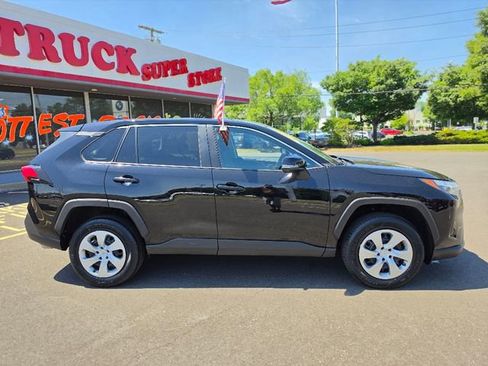 Used 2023 Toyota RAV4 LE AWD/4WD image 8