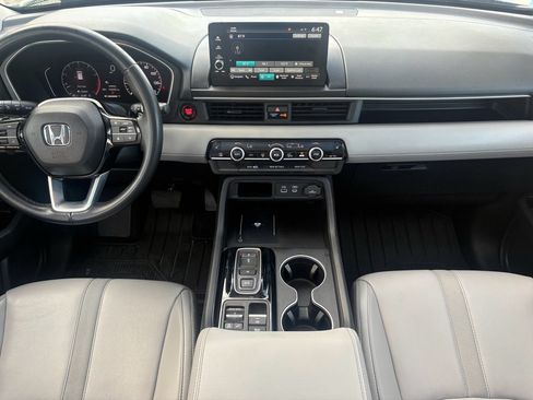 Certified 2025 Honda Pilot Touring image 2