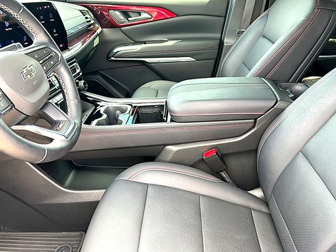 Used 2025 Chevrolet Traverse Z71 AWD/4WD image 14