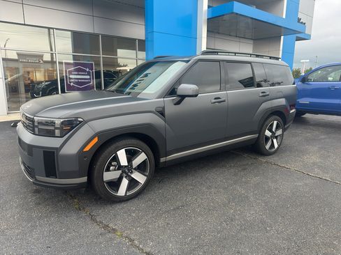 Used 2025 Hyundai Santa Fe Limited image 2