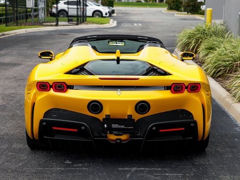 Used 2024 Ferrari SF90 Spider image 4