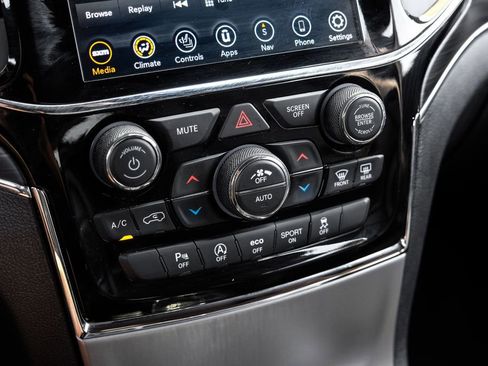 Used 2022 Jeep Grand Cherokee Limited w/ Tech Group image 35