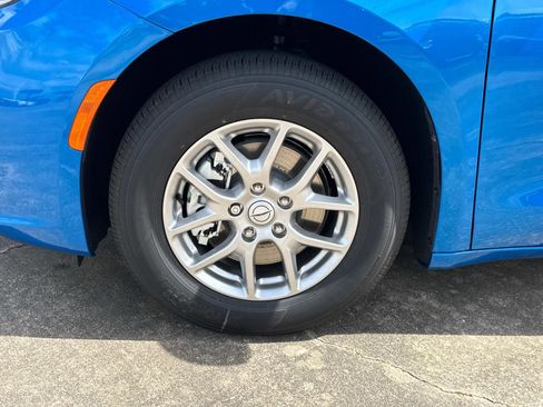 New 2026 Chrysler Pacifica Select image 10