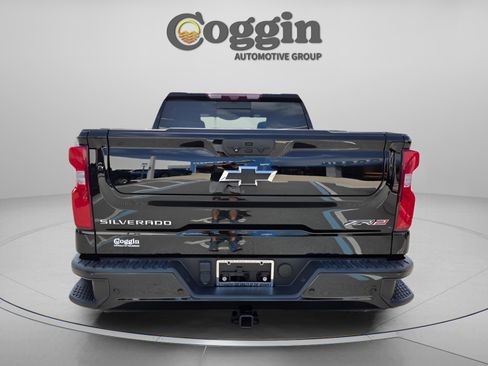 Used 2022 Chevrolet Silverado 1500 ZR2 w/ Technology Package AWD/4WD image 4