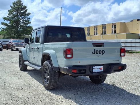 Used 2023 Jeep Gladiator Sport AWD/4WD image 3