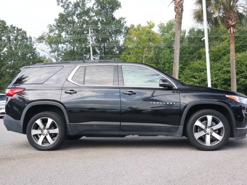 Used 2021 Chevrolet Traverse LT w/ LT Premium Package FWD image 5
