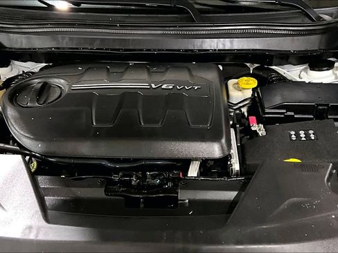 Used 2016 Jeep Cherokee Latitude w/ Comfort/Convenience Group image 32