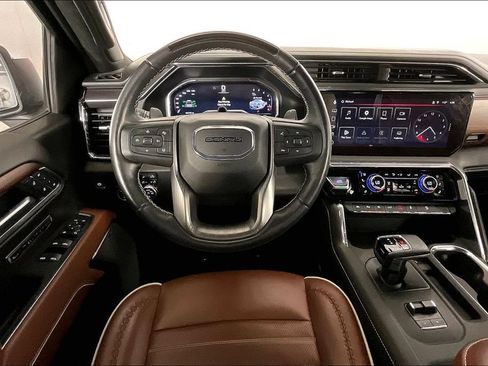 Used 2025 GMC Sierra 1500 Denali Ultimate AWD/4WD image 8
