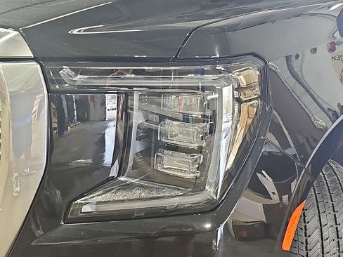Used 2021 GMC Yukon XL Denali w/ Denali Premium Package AWD/4WD image 39
