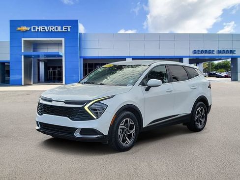 Used 2024 Kia Sportage LX image 2