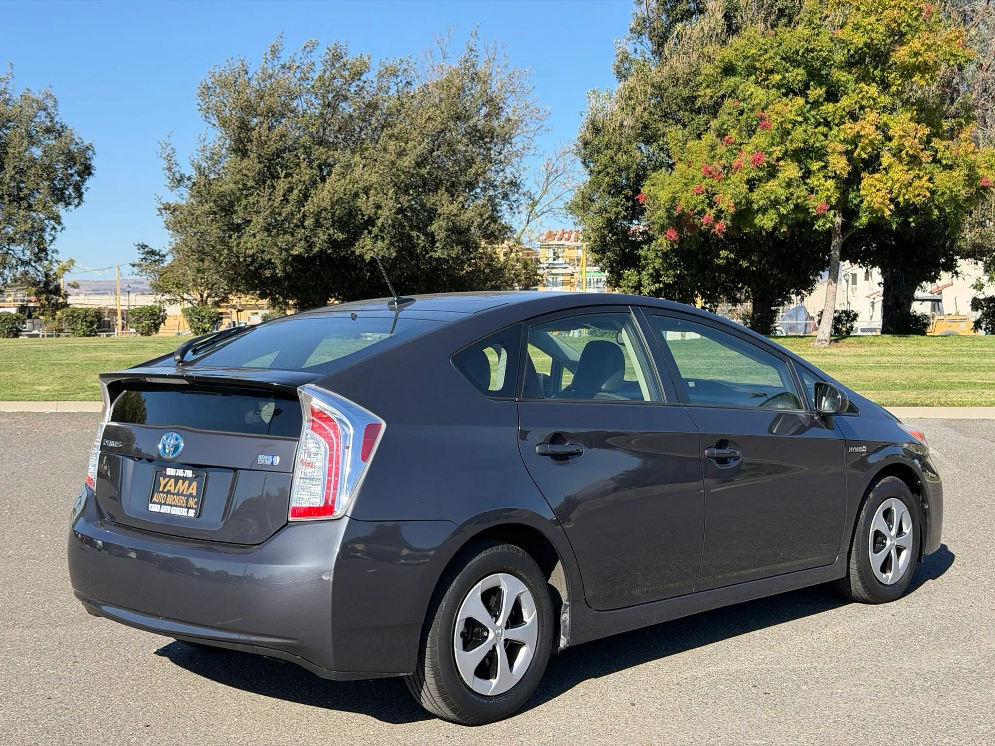 Used 2012 Toyota Prius Four w/ Deluxe Solar Roof Pkg FWD image 5