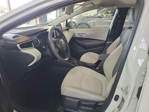 Used 2020 Toyota Corolla LE FWD image 7