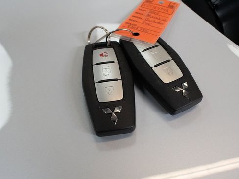 Used 2024 Mitsubishi Outlander ES image 24