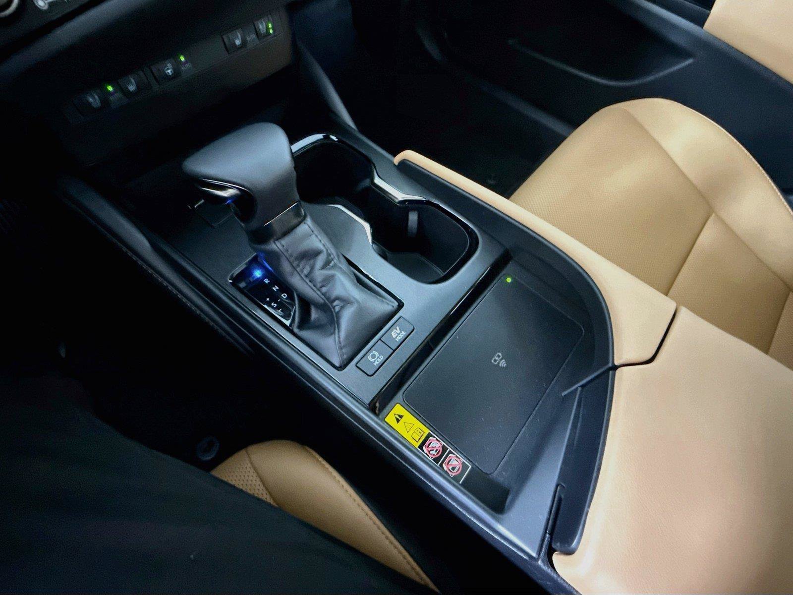 Used 2024 Lexus ES 300h w/ Premium Package FWD image 19