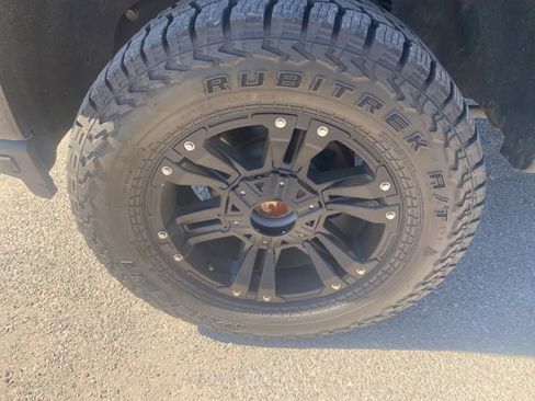 Used 2022 GMC Sierra 2500 AT4 w/ AT4 Preferred Package image 10