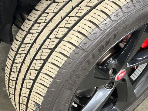 Used 2017 Jaguar F-PACE Premium image 41