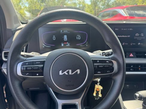 Used 2025 Kia Sportage LX FWD image 26