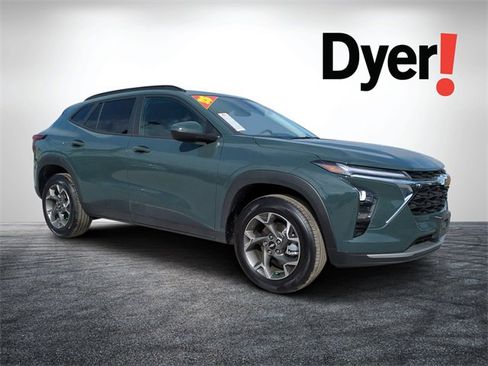 Certified 2025 Chevrolet Trax LT image 1