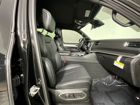 Used 2025 Jeep Wagoneer Series II w/ Premium Group I image 21