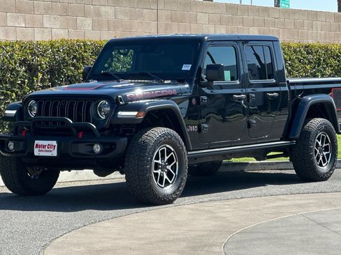 Used 2024 Jeep Gladiator Rubicon w/ Technology Group AWD/4WD image 8