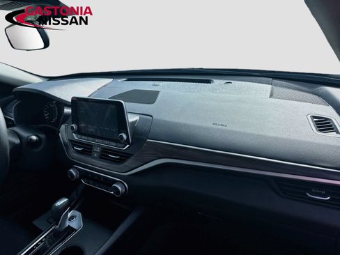 Used 2025 Nissan Altima 2.5 SV FWD image 36