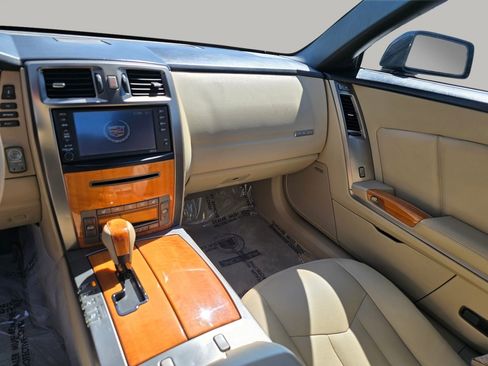 Used 2007 Cadillac XLR RWD image 4
